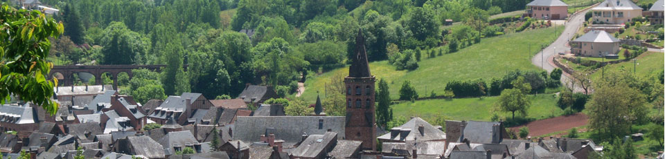 Marcillac et son clocher en pierre 